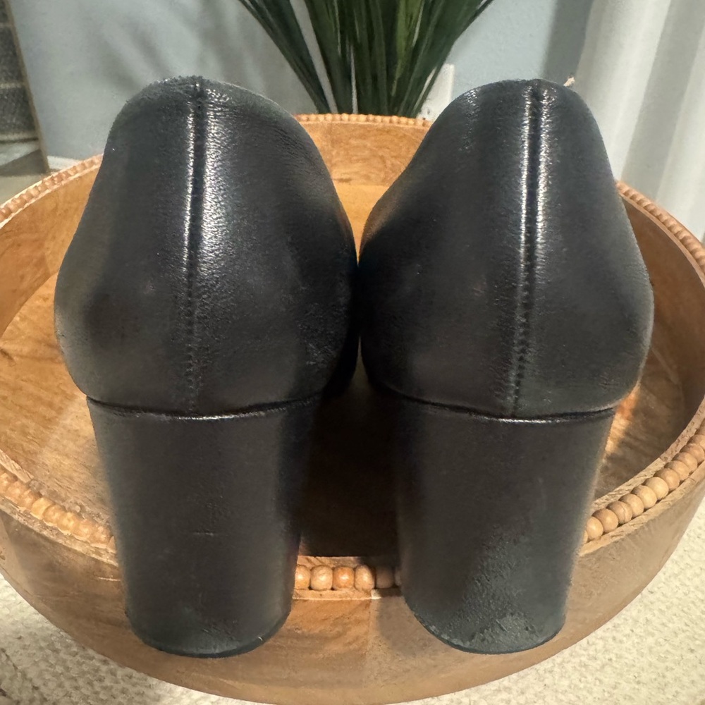 Tory Burch Black Flats with Gold Emblem - Picture 4 of 5